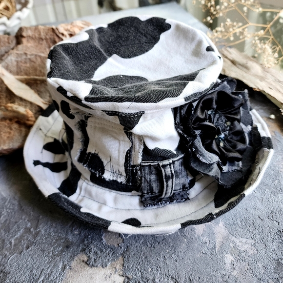 Ivana Ruzzo Accessories - Hat Shabby Chic Stovepipe Top Hat black/White Upcycled Like Magnolia